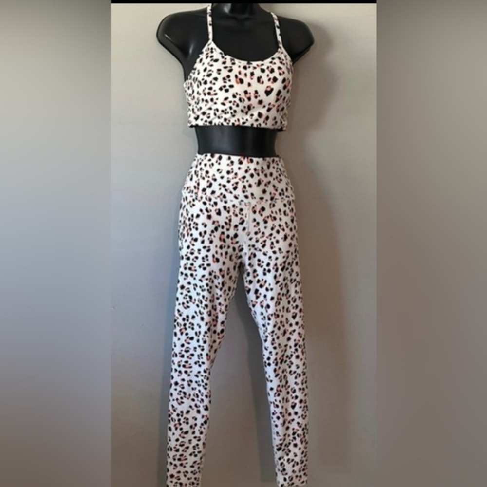 SAGE Collective sports bra and High Rise 7/8 Ergret Print Leggings set
